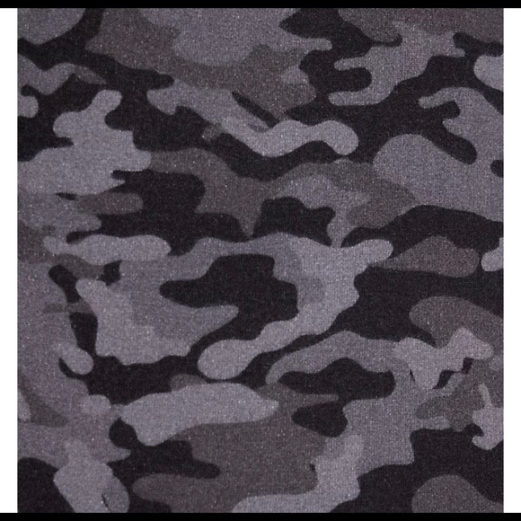 TORRID OFF SHOULDER SWEATSHIRT - SUPER SOFT PLUSH CAMOUFLAGE BLACK NWT - Picture 4 of 4